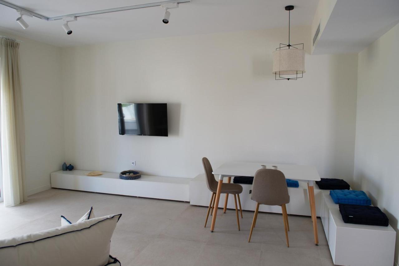 La Mer Bleue Beachfront Boutique Apartments ヴラハティ エクステリア 写真